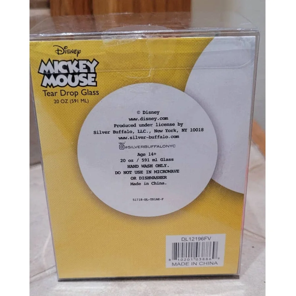4 Mickey and Minnie Disney Wine Glasses  2 New in Box